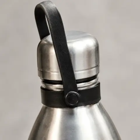 Insulated stainless steel bottle, 1 L: Part close-up