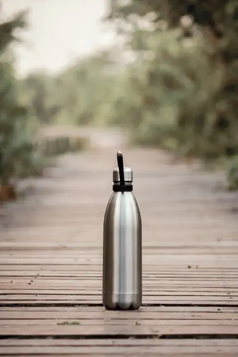The photo: insulated stainless steel bottle, 1 l