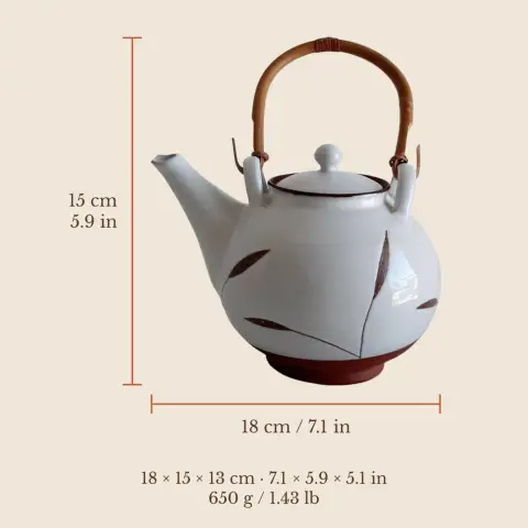 Ceramic teapot with a leaf pattern: Size image